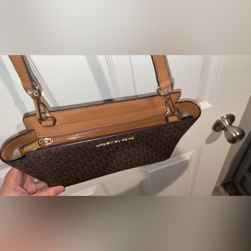 Michael Kors Selma Medium Messenger Crossbody Bag